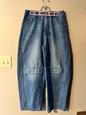 Barrel Jeans in a medium blue wash. Size L unbranded.